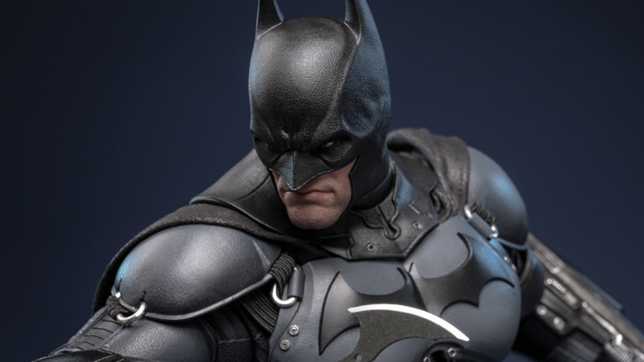 Hot Toys Batman: Arkham Origins 1/6 Scale Figure Gallery
