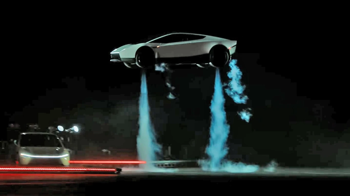 تسلا تكشف عن السيارة الطائرة Roadster بتقنيات من SpaceX