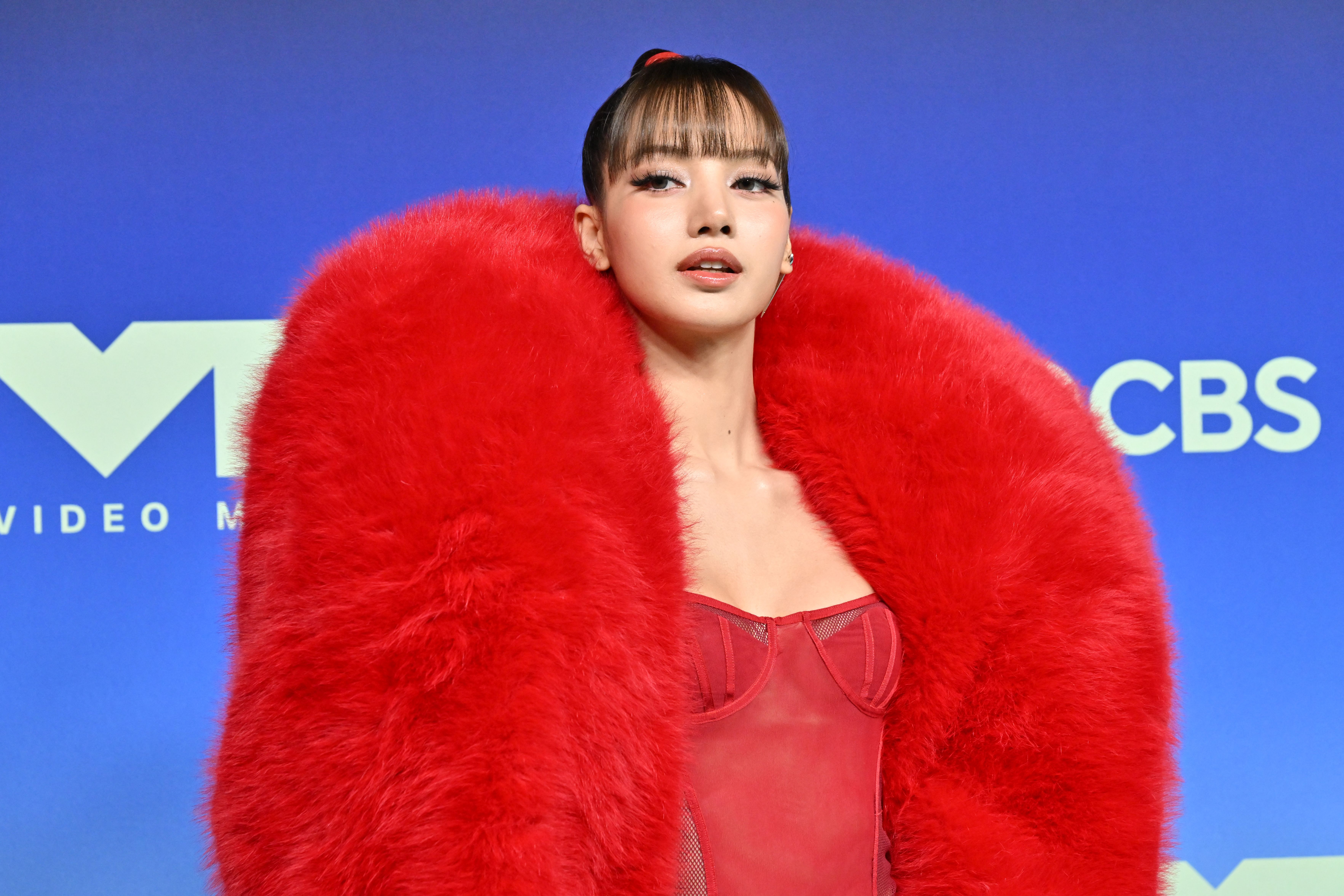 Lisa Just Brought a New Nail Shape to the VMAs 2026 Red Carpet—See the Photos