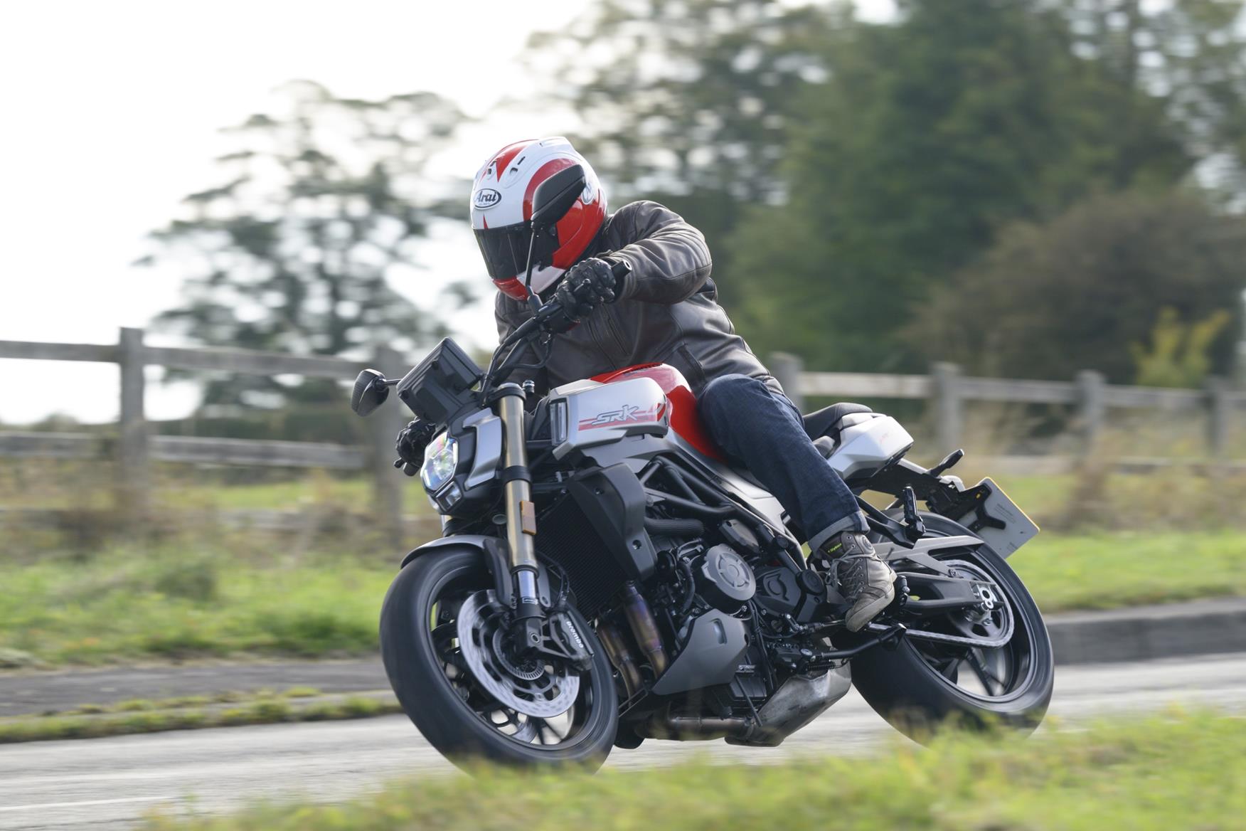 QJMOTOR SRK 900 1781098758000 (2025-on)