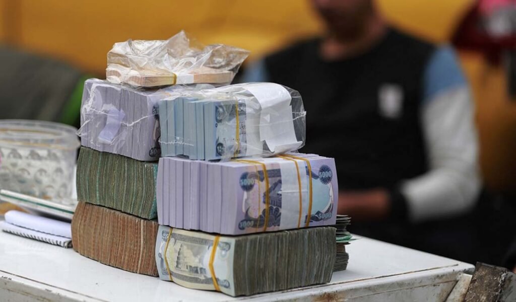US dollar exchange rate rises in Baghdad, stabilizes in Erbil