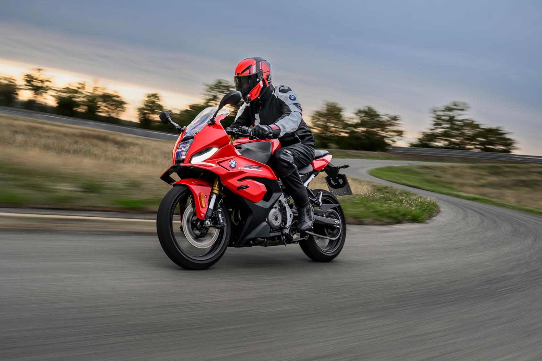 BMW reveal new F450RR supersport with A2-legal parallel-twin and clutchless riding tech