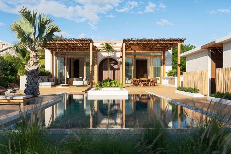 منزل Piedra Bay: عتبات بين الظل والمسبح والساحل