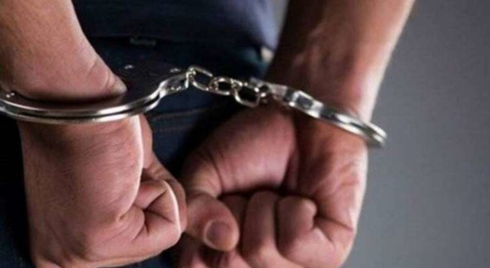 بعد سلب 40 ألف دولار وإصابة أمين مستودع.. مداهمات وتوقيفات في هذه المنطقة!