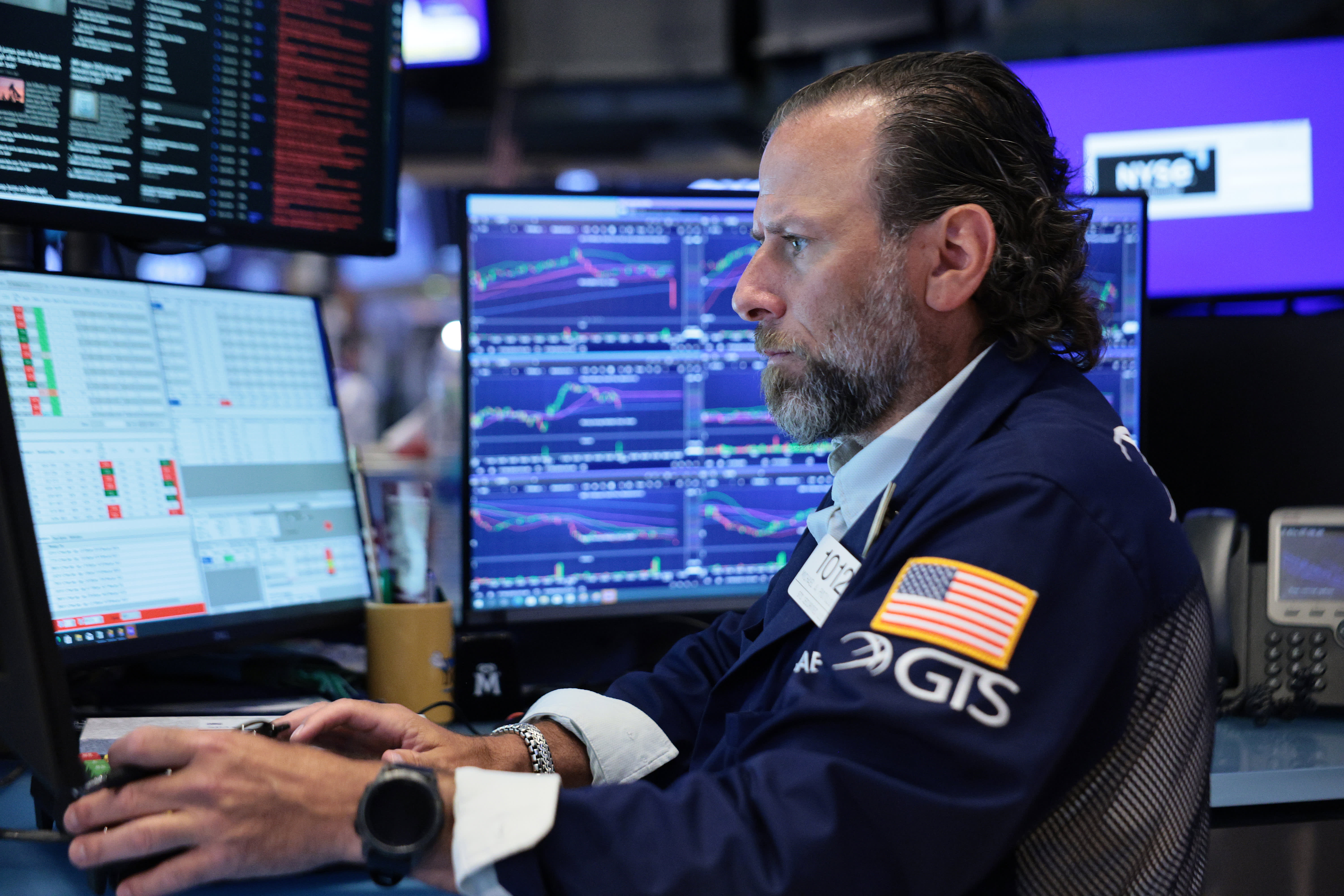 The volatile AI trade marched higher, but oil kept Wall Street on edge last week