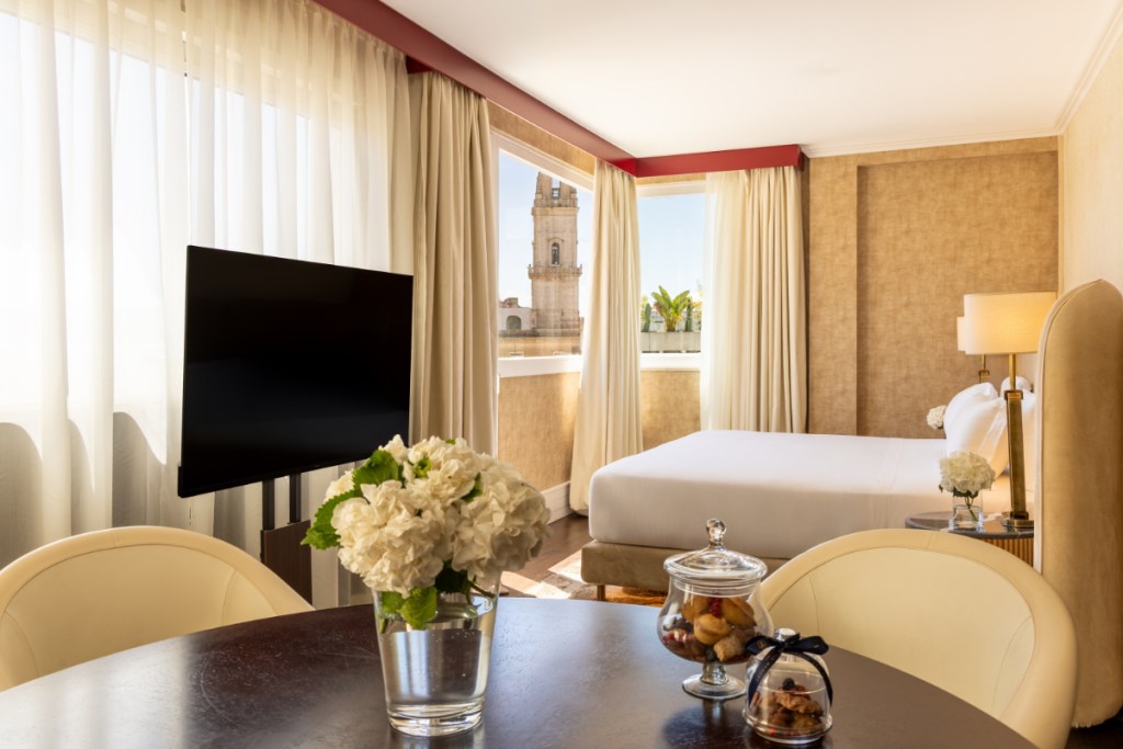 Minor Delays Plan for $1 Billion Hotel REIT