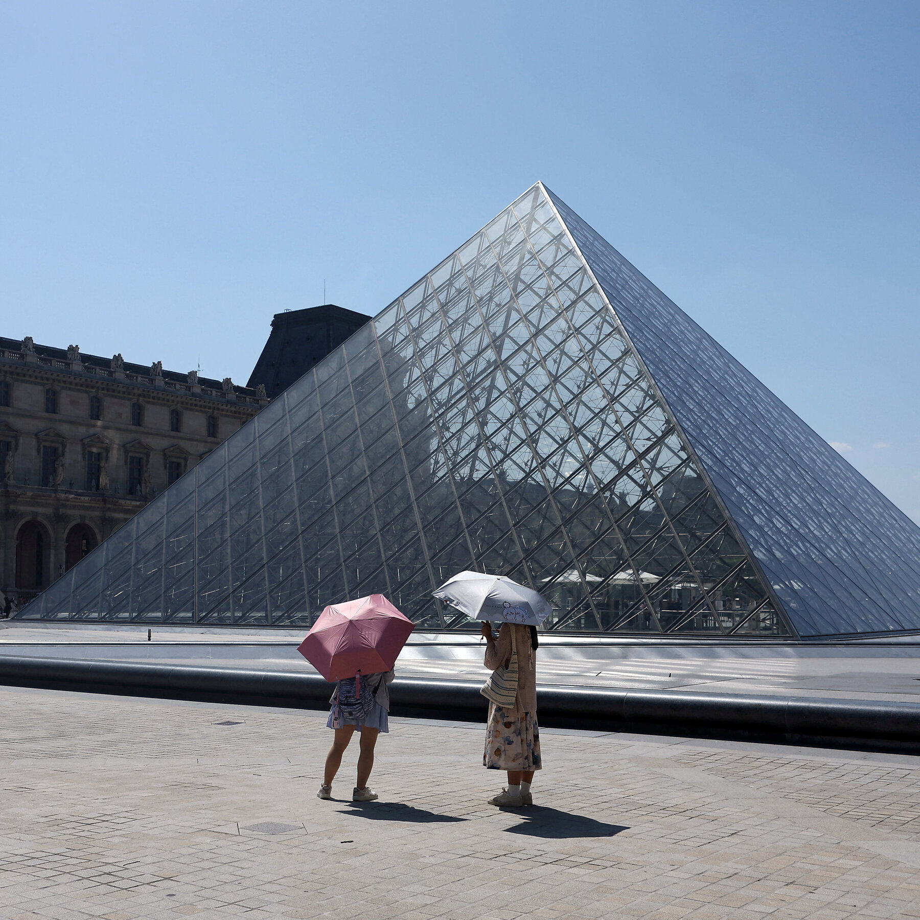 Some Museums in the UK and France Reduce Their Hours as Heat Wave Sweeps Europe