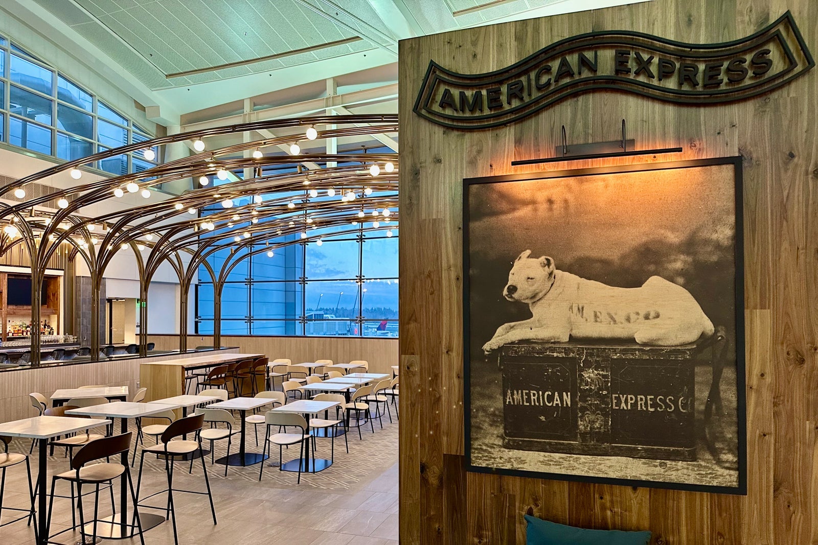 A guide to lounge access with the Amex Platinum and Business Platinum
