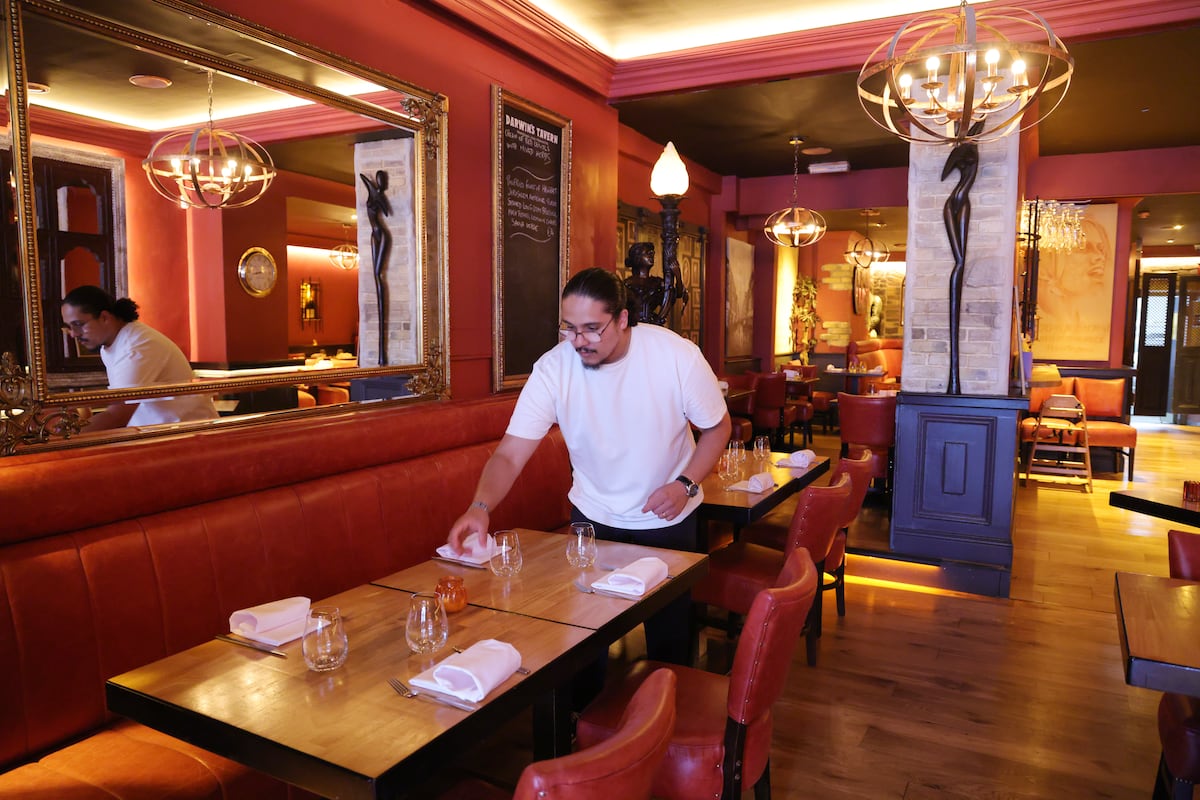 Darwins Tavern review: They sure know how to cook a steak here, but there are a few disappointments