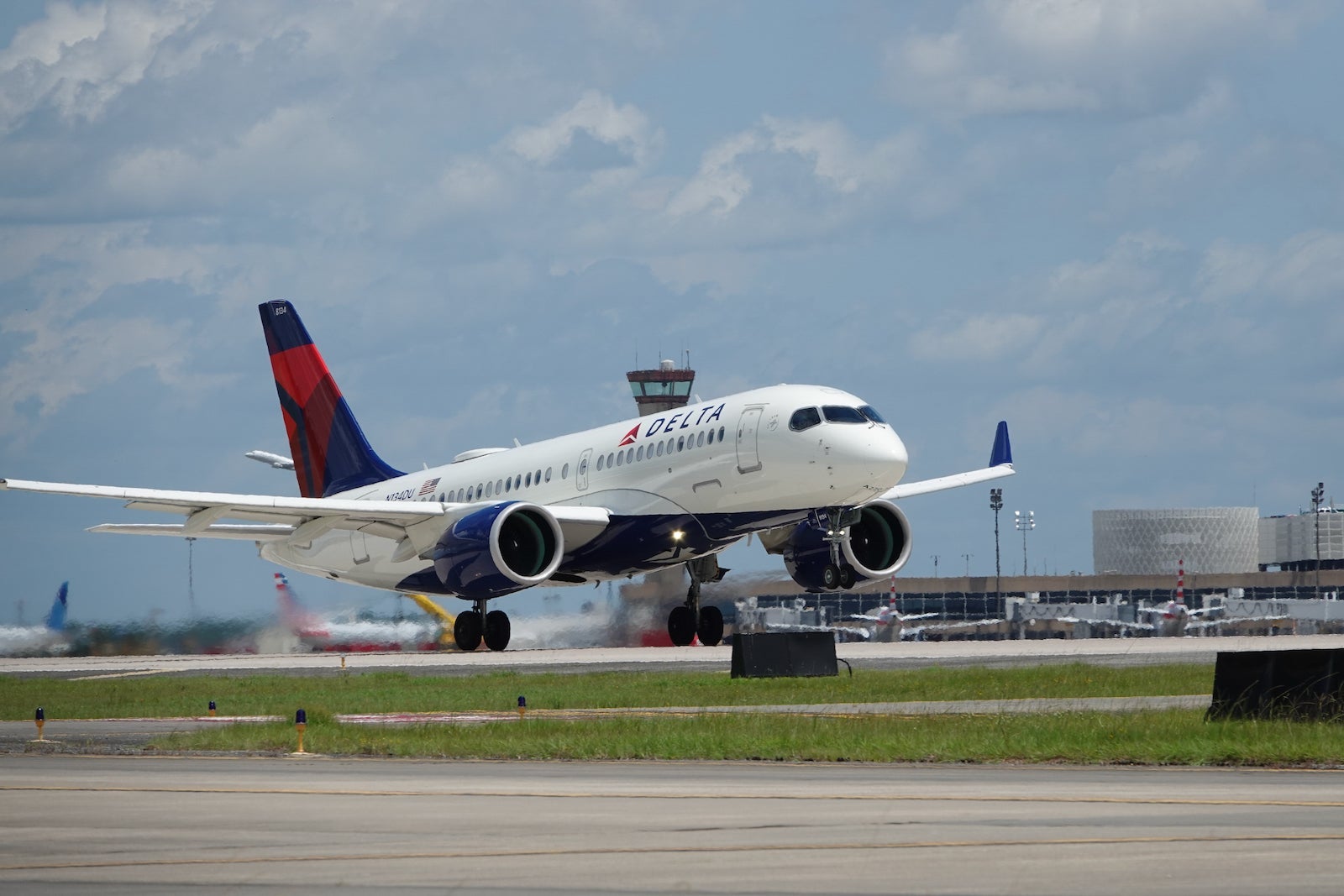 Delta SkyMiles Platinum Amex review: A solid mid-tier pick for Delta devotees