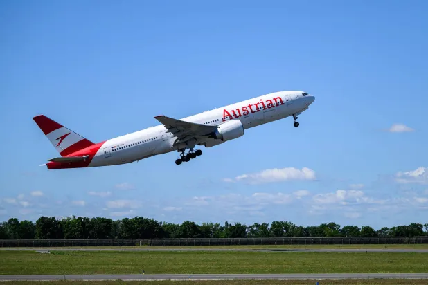 طائرة نمساوية قادمة من تل أبيب تهبط اضطرارياً بعد تهديد بوجود قنبلة