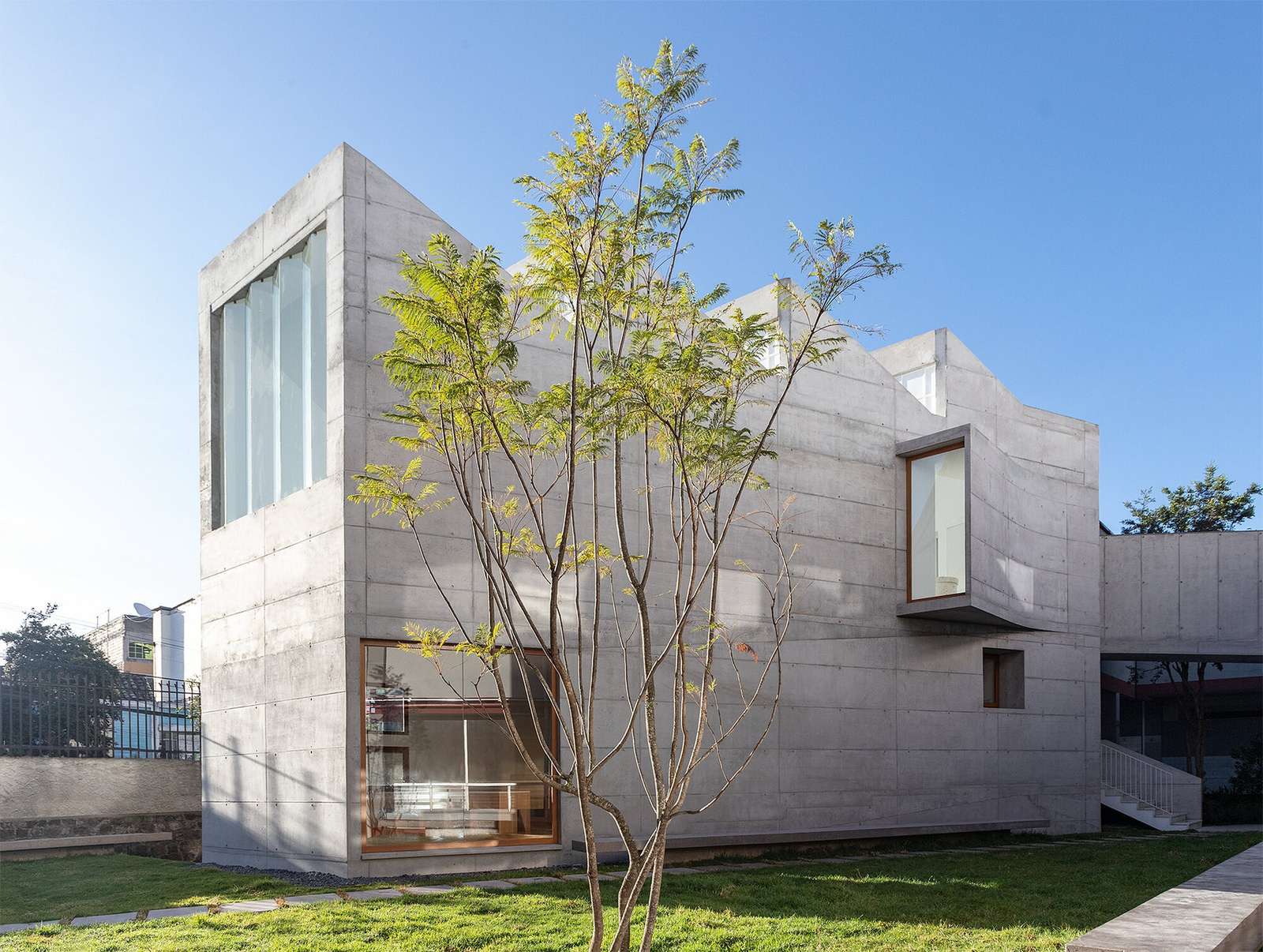 The New Arts Hall Annex Reinterprets the Relationship Between Mass and Complex Urban Context