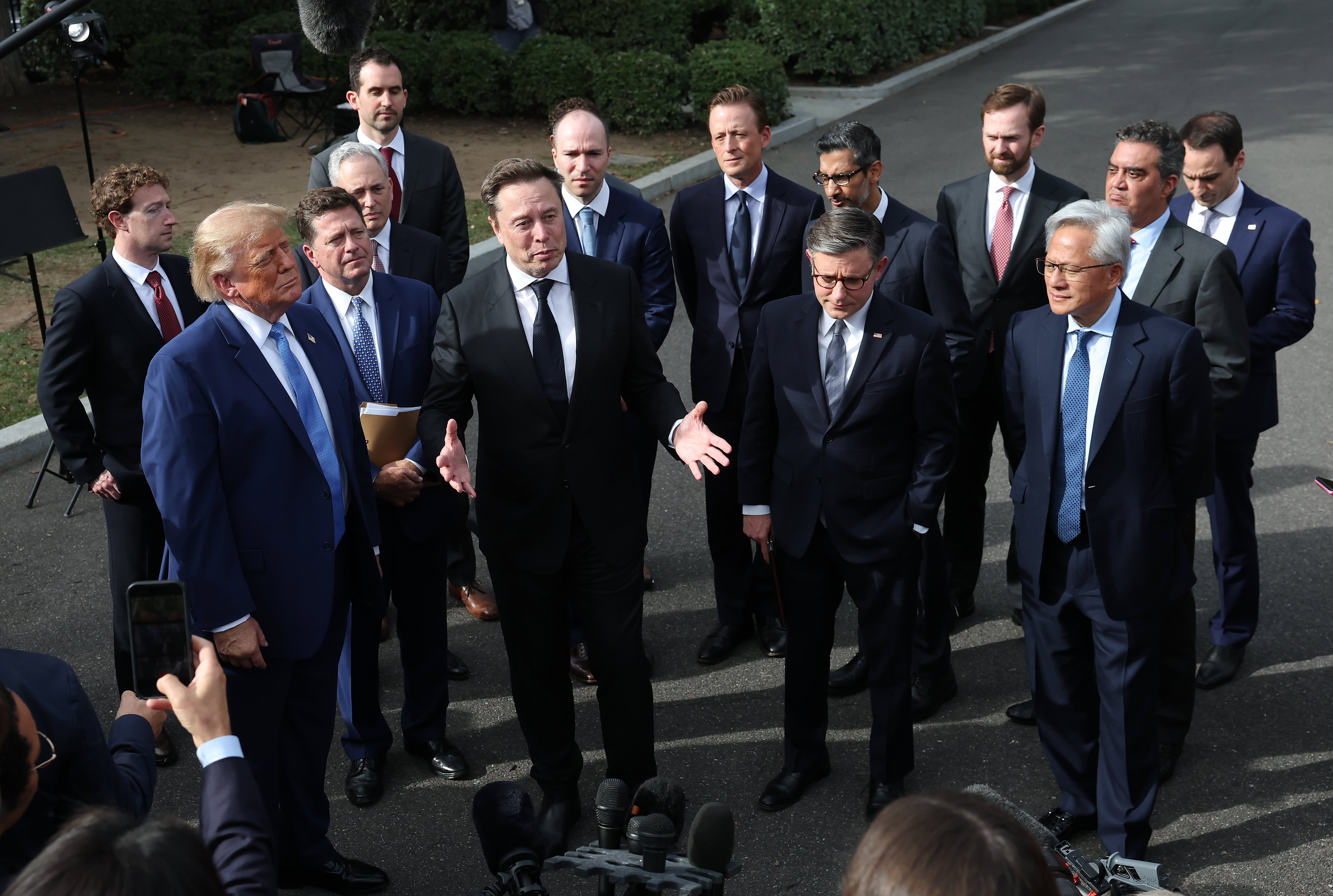 Trump’s AI lunch included every major tech company. Except Apple