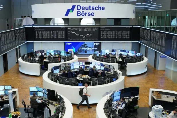 European stocks rise cautiously ahead of the ECB decision amid oil supply fears