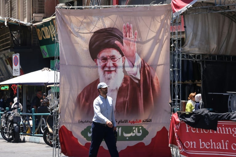 Khamenei’s coffin arrives in Najaf ahead of funeral processions