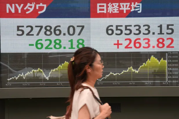 الأسهم الآسيوية تتراجع مع بقاء «برنت» فوق 100 دولار وارتفاع عوائد السندات