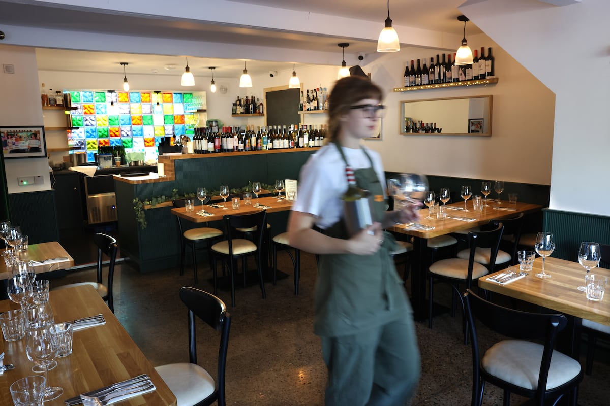 Square review: This restaurant is full on a Monday night, which is all you need to know