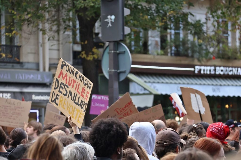Louvre Closed, Travel Warnings Mount: What France’s Protests Mean for Tourists
