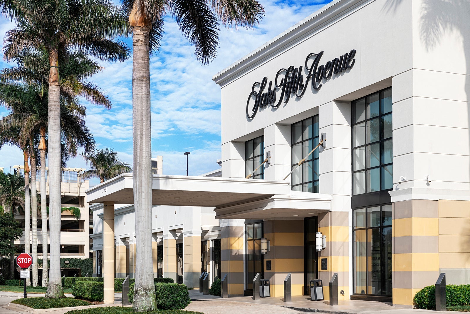 Last chance: Amex Platinum's Saks Fifth Avenue statement credit ends on June 30