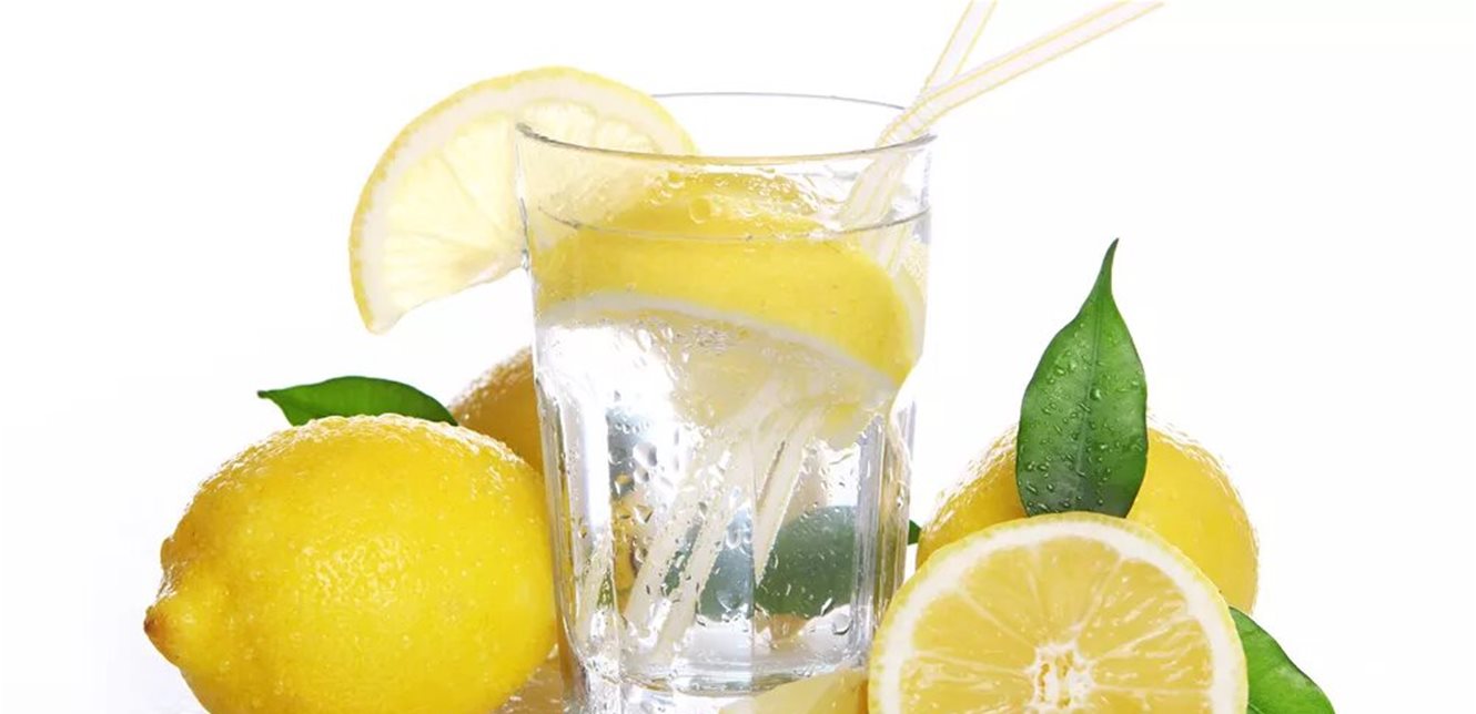 ماذا يحدث لكليتيك عند شرب ماء الليمون يوميًا؟
