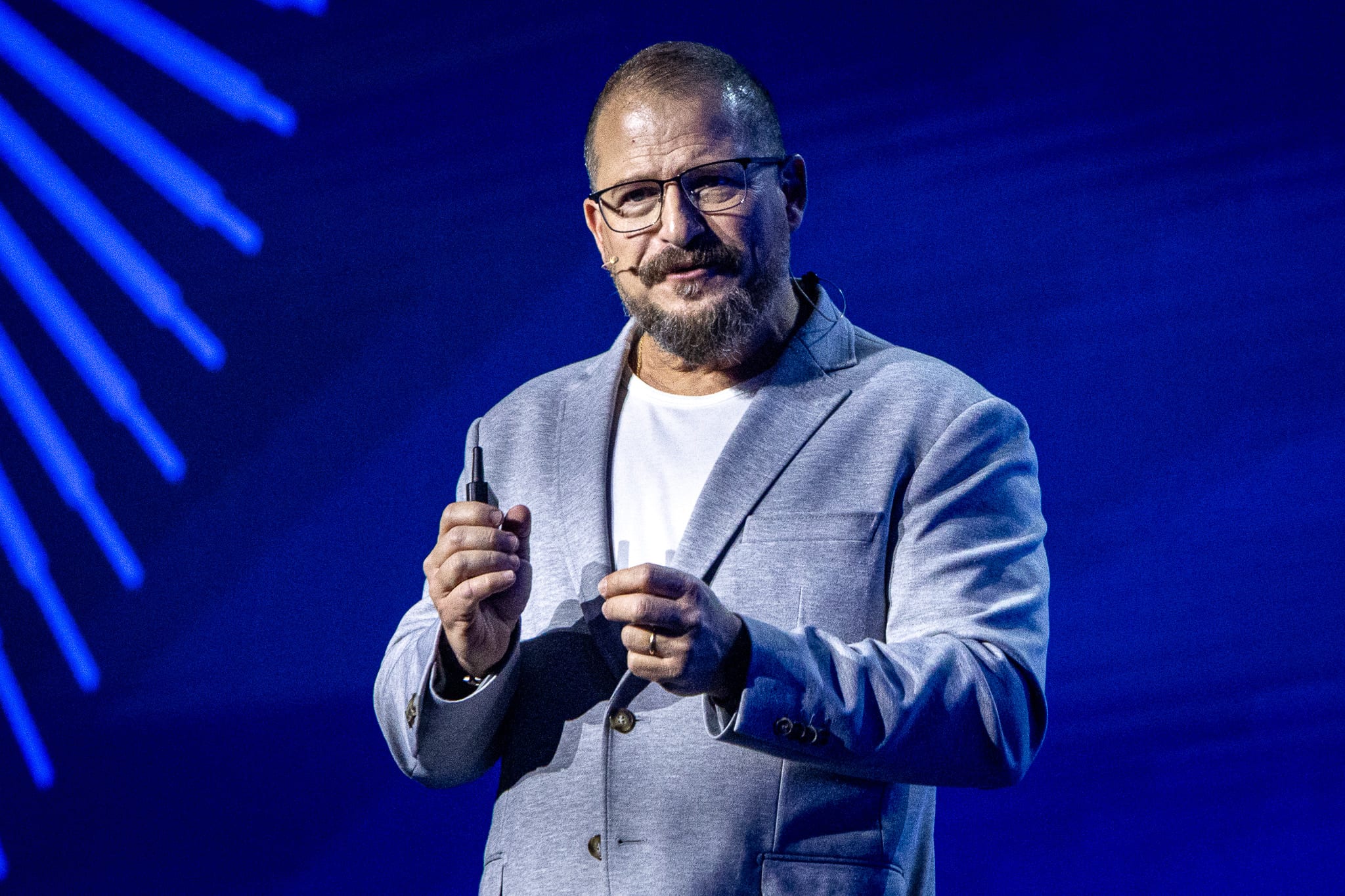 Qualcomm releases Android chip built for AI as memory shortage weighs on smartphone market