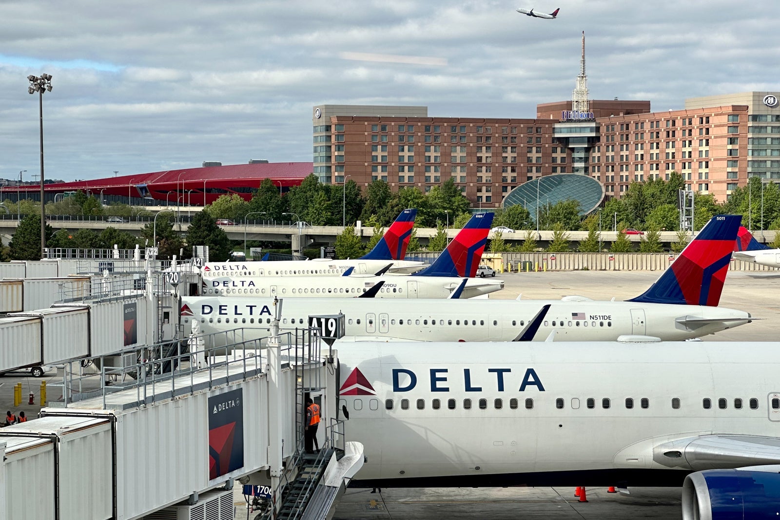 Delta SkyMiles Gold Business American Express Card review: Simple Delta perks without a premium annual fee