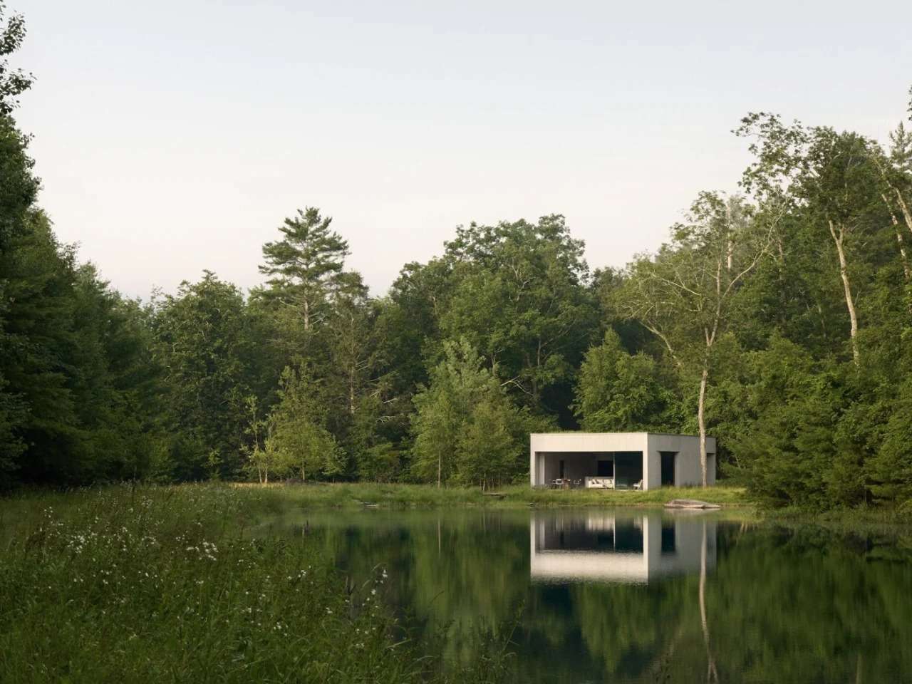 Vibe Pavilion Design Integrates Mass and Light in a Changing Spatial Experience