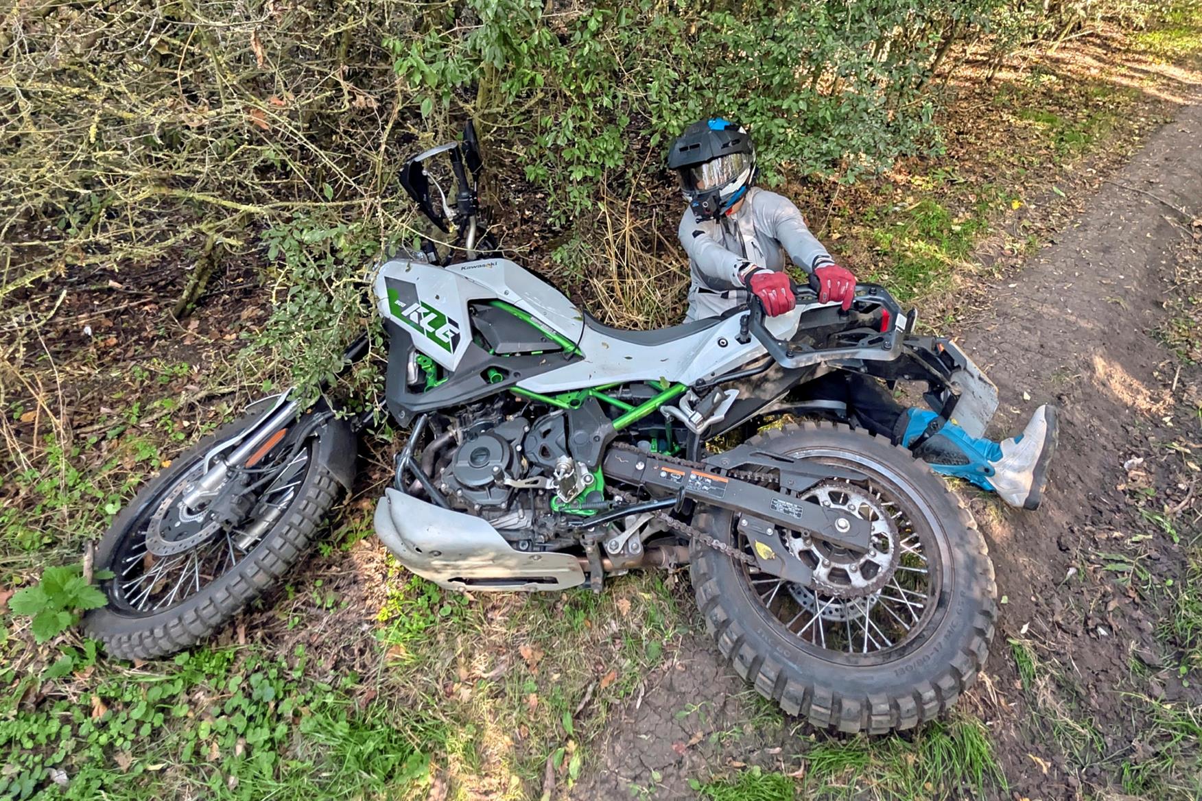 A tale of two tyres: Saffron tests the KLE500 on muddy lanes and winter roads with fresh rubber!
