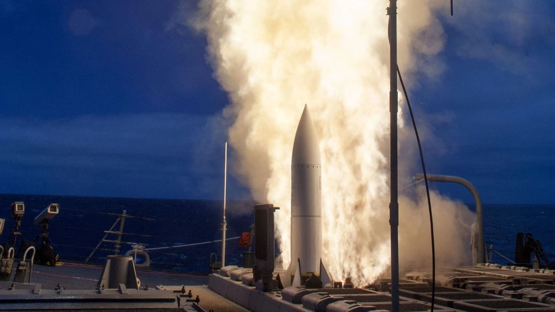 Raytheon wins massive $24.4B deal to ramp up production of 2,660-mph SM-6 missiles