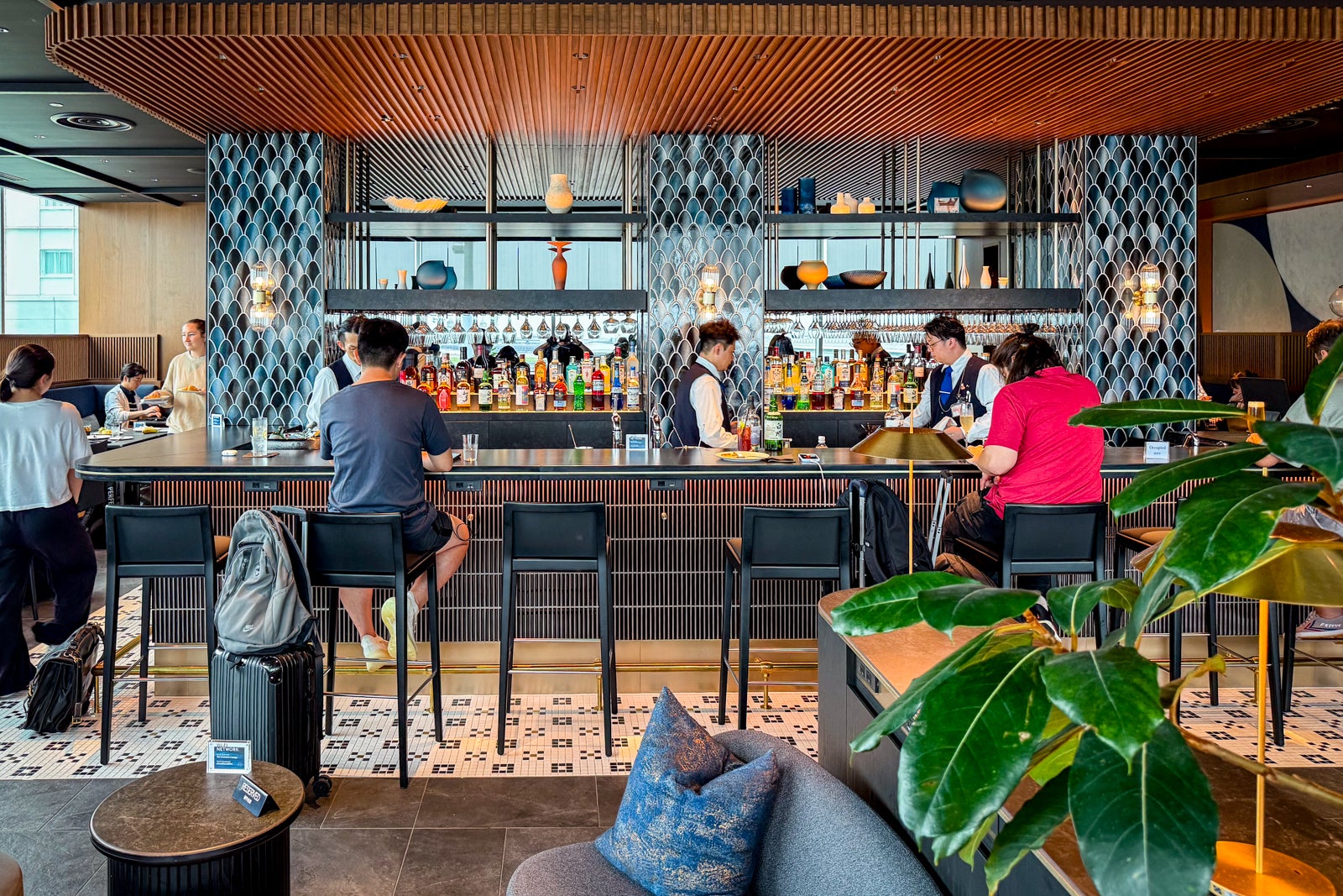 Best airport lounge access credit cards: 4 picks for frequent flyers
