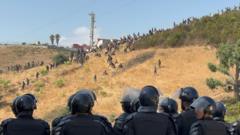 تقارير: المغرب يوقف عشرات المهاجرين أثناء محاولتهم العبور إلى سبتة