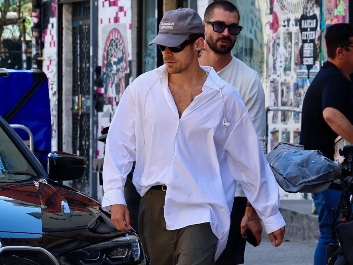 Harry Styles and Zoë Kravitz Do Fall Boyfriend-Summer Girlfriend Style