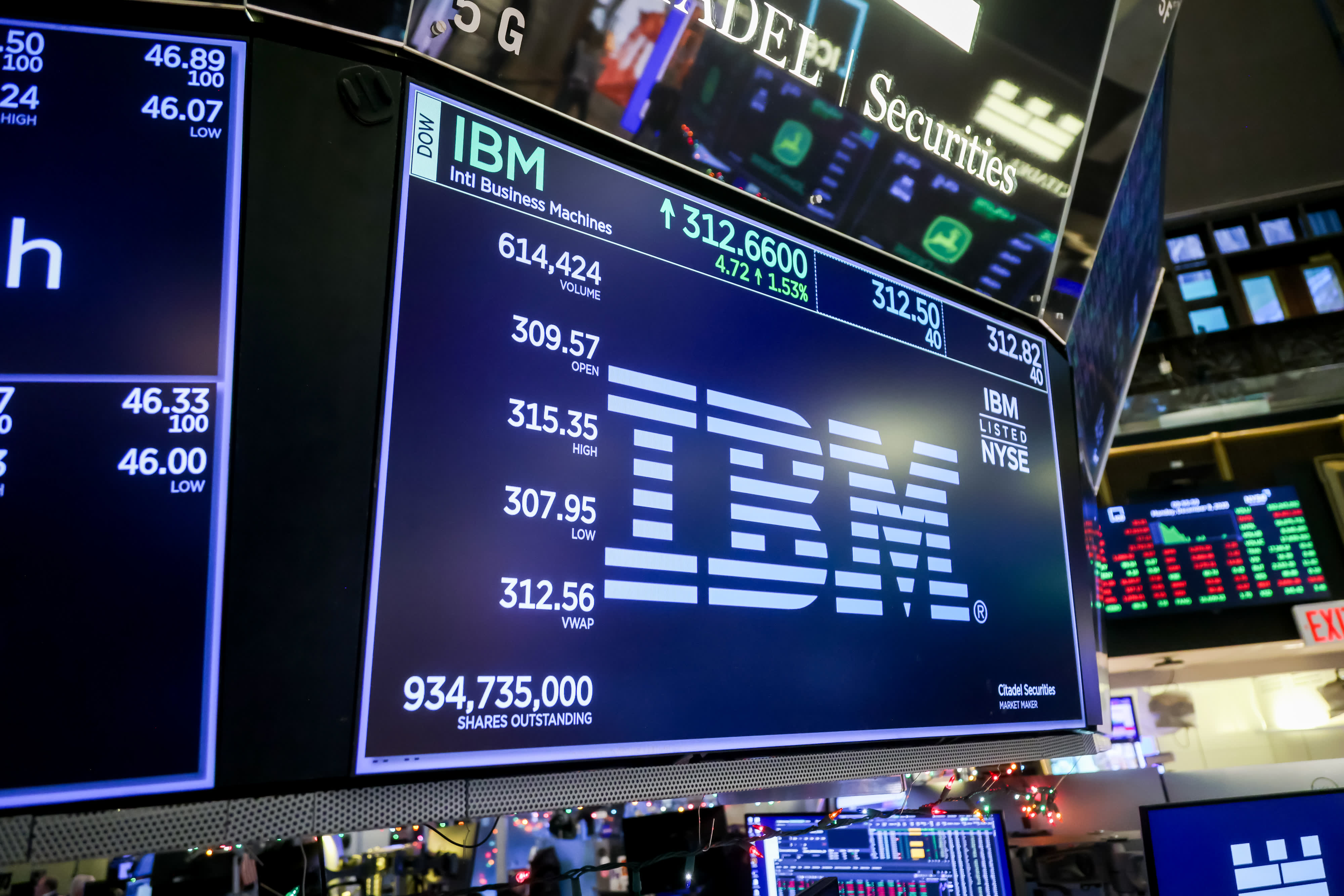 Jim Cramer says IBM's 25% plunge isn't enough to make the stock a buy