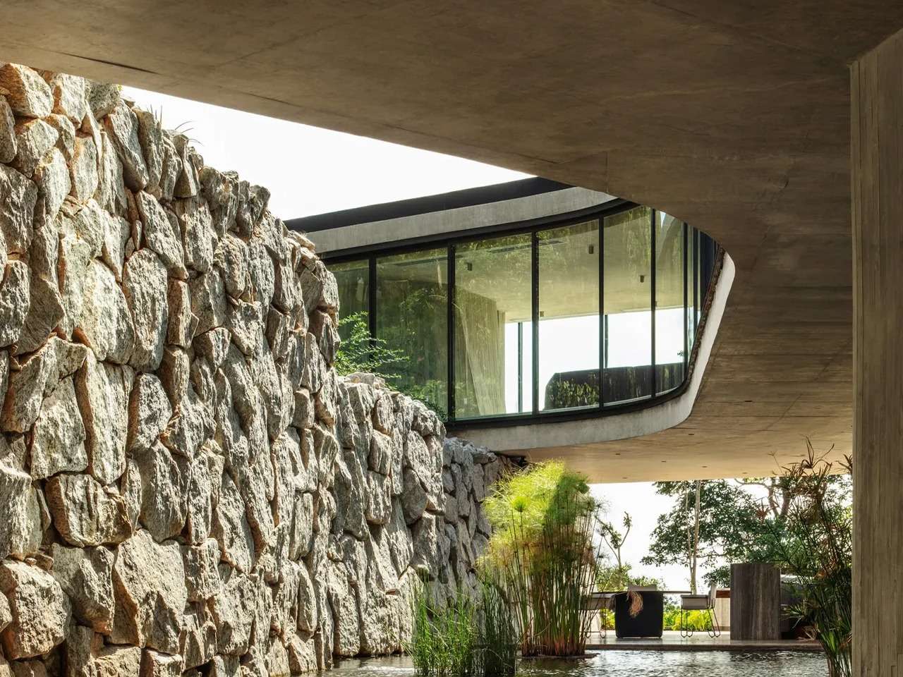 Xingu House Redefines the Relationship Between Mass and Natural Terrain