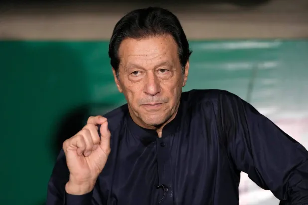 إعادة عمران خان إلى السجن بعد نقله إلى المستشفى بأمر من المحكمة العليا