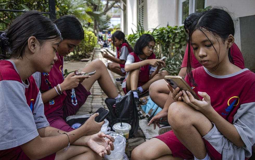 Countries Seek to Curb Social Media Addiction for Kids