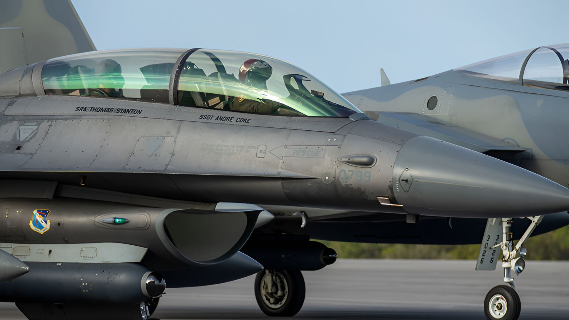 Infrared sensors link two 1,500-mph F-16 fighter jets for faster battle targeting