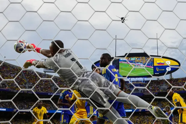 Goalkeeper Eloy Room gifts the underdog Curaçao a historic point in the World Cup
