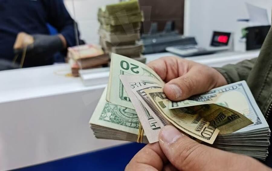 US dollar exchange rate against Iraqi dinar rises in Baghdad, drops in Erbil