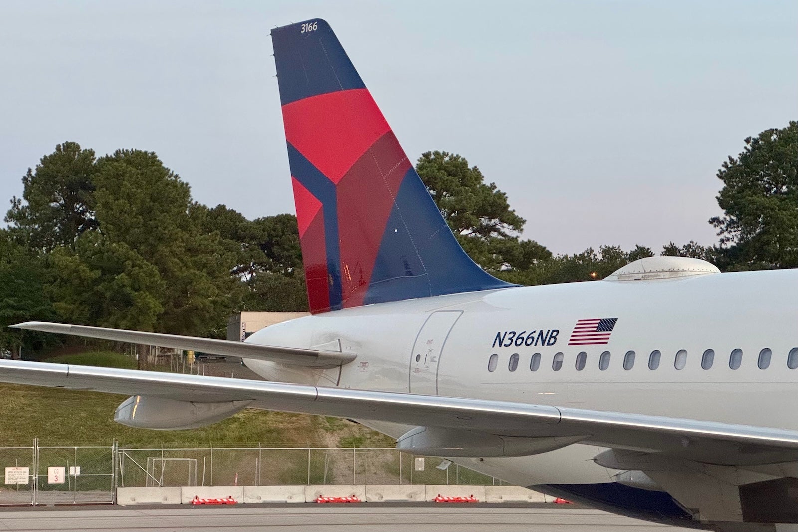 Delta cuts 5 routes across 7 cities, plans smaller Las Vegas schedule this winter