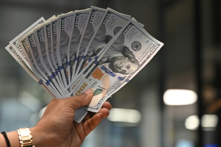 US dollar rates face new drop in Baghdad and Erbil at market close