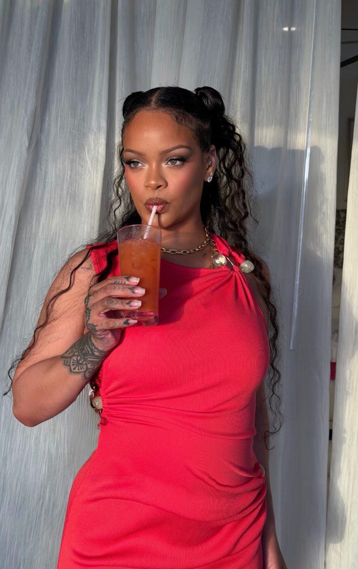 Rihanna Debuts a Y2K-Coded Beauty Look While Vacationing in Barbados