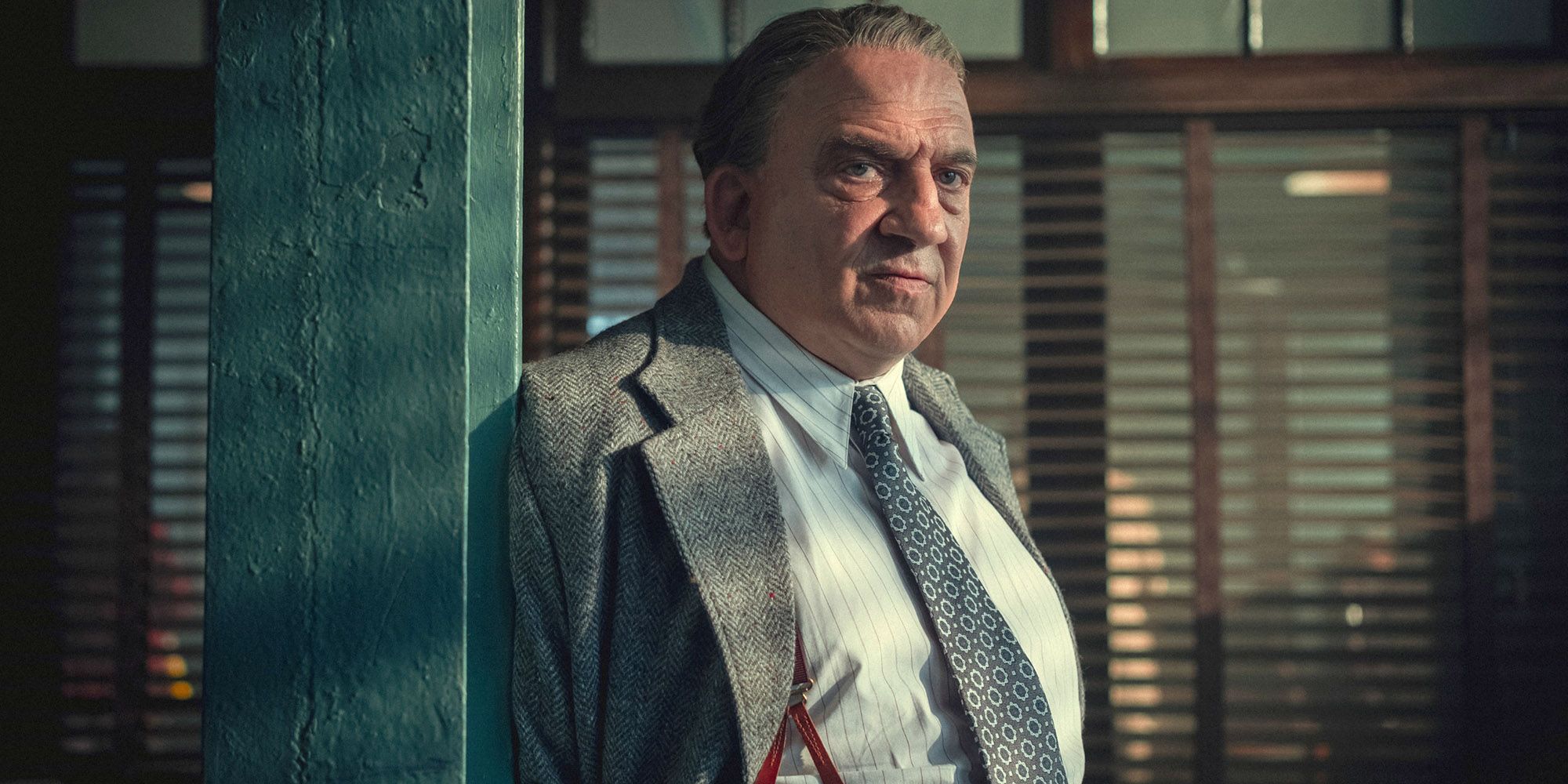 Netflix’s 8-Part Sci-Fi Sleeper Hit Is Anchored by a Masterclass Performance