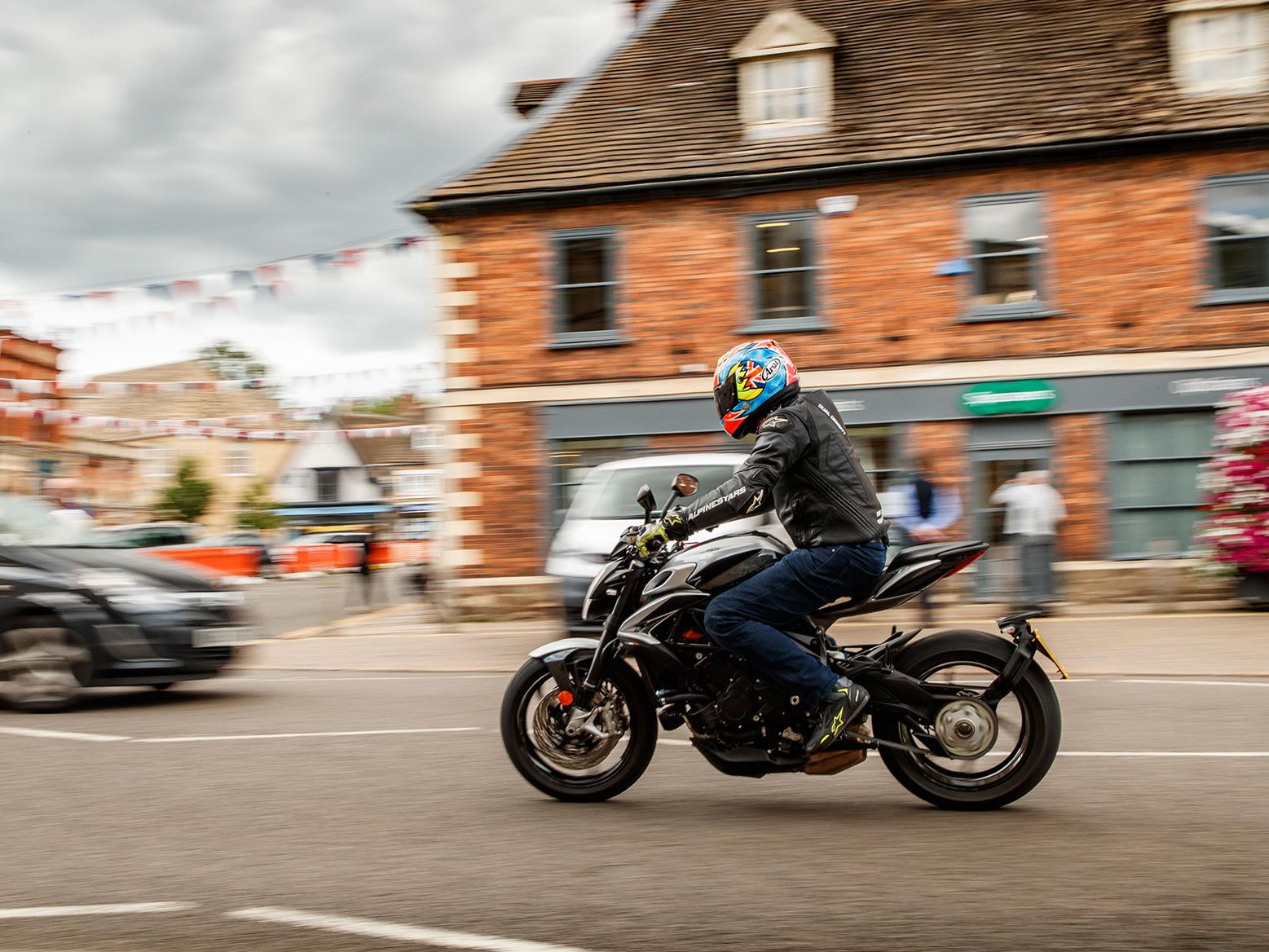 Experts tell MPs England should make 20mph the default – and face down the 'loud minority'
