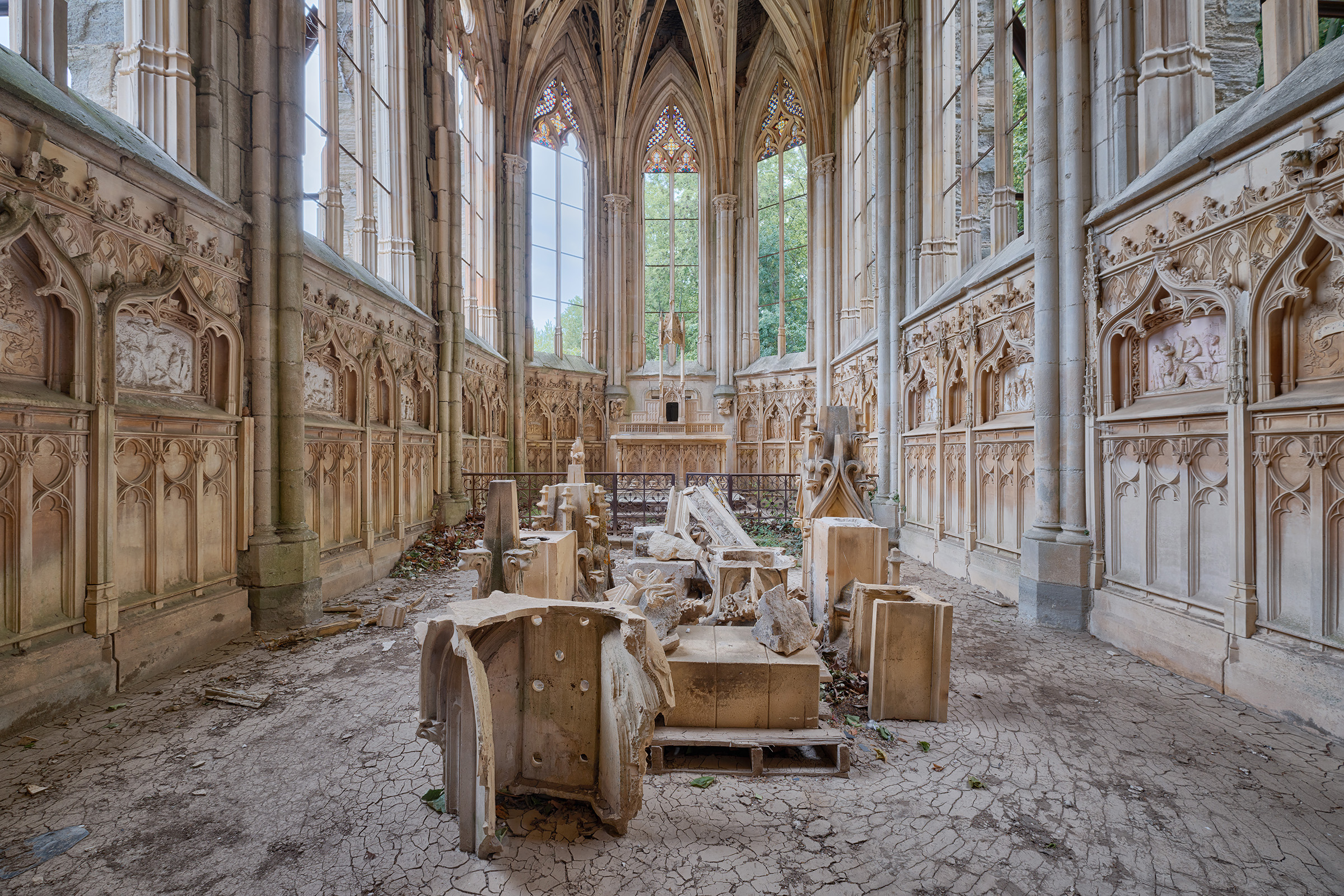 This community photographer shares the gear behind striking abandoned places in France and Italy