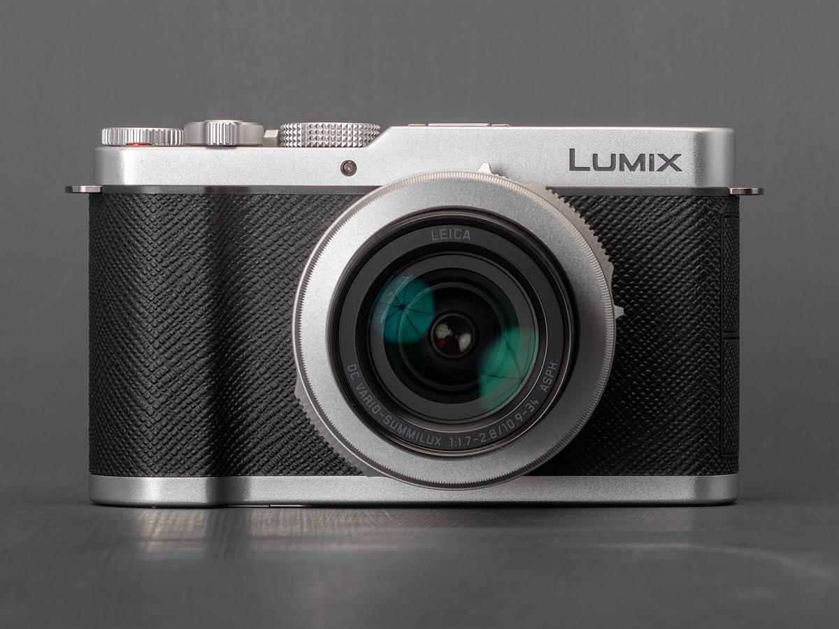 The Panasonic L10 studio scene: where do modern compacts stand?