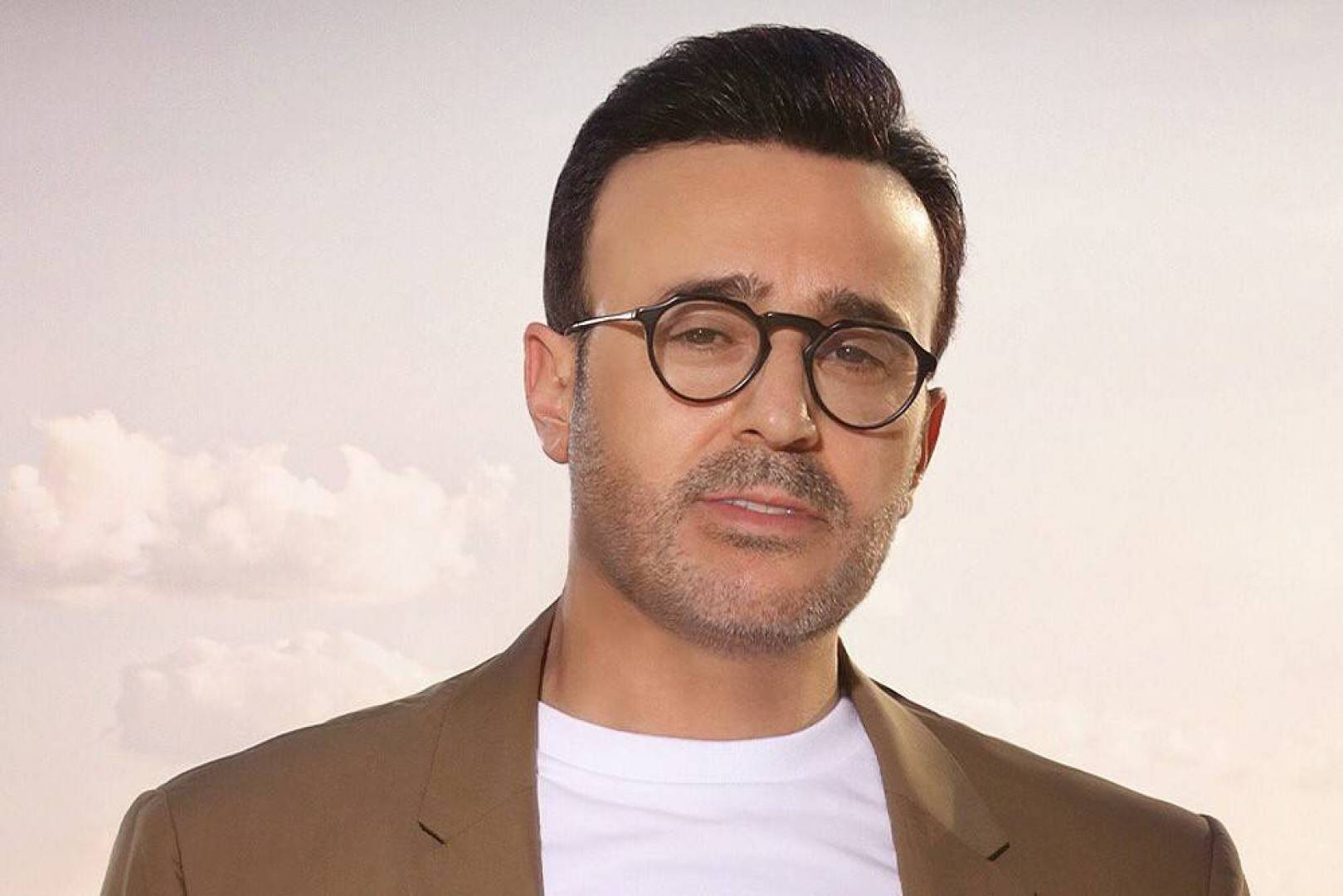 What did artist Saber Rebai reveal about his retirement from singing?