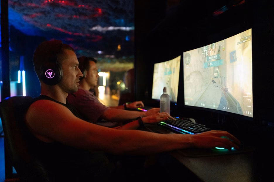 What Esports Players Should Know Before Signing a Professional Contract