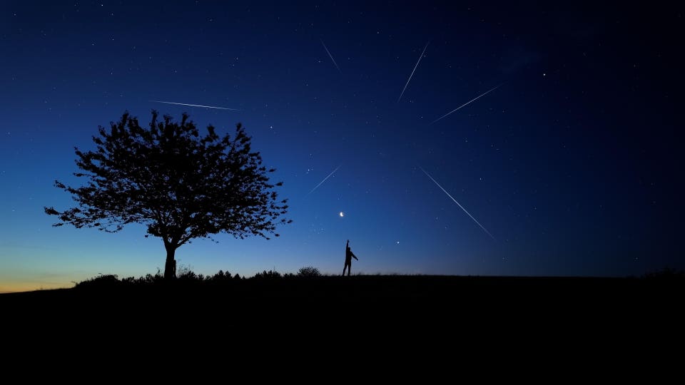See The Perseids And A Crescent Moon: Stargazing This Weekend