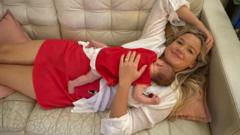 "كأنني أقاتل ديناصوراً": امرأة أسترالية تحكي كيف لكمت سمكة قرش هاجمتها